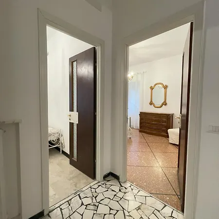 Airaldi8 - Trilocale Nel Budello Ampio E Soleggiato 50 M Dal Mare