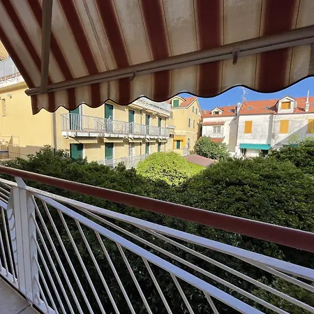 Airaldi8 - Trilocale Nel Budello Ampio E Soleggiato 50 M Dal Mare Appartement *