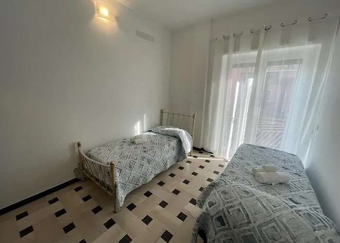 Airaldi8 - Trilocale Nel Budello Ampio E Soleggiato 50 M Dal Mare Apartamento