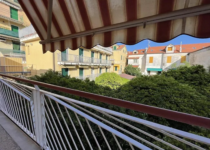Airaldi8 - Trilocale Nel Budello Ampio E Soleggiato 50 M Dal Mare Apartamento *