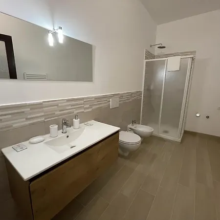 La Reggia 1 - Ampio In Pieno Budello Pedonale - 50 M Dal Mare *