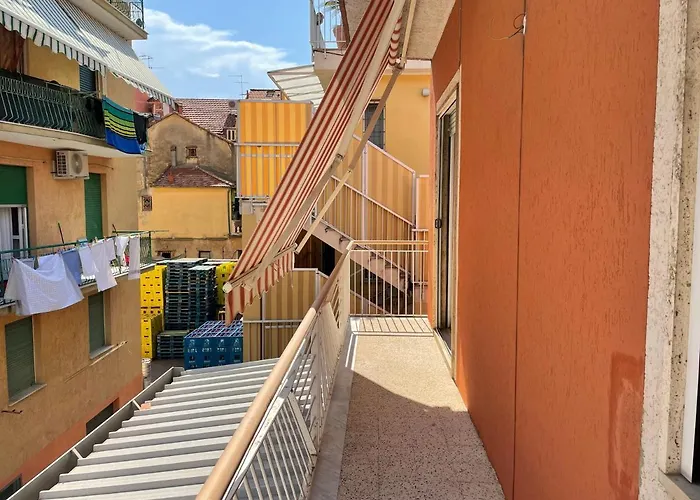 Airaldi8 - Trilocale Nel Budello Ampio E Soleggiato 50 M Dal Mare * Алассио